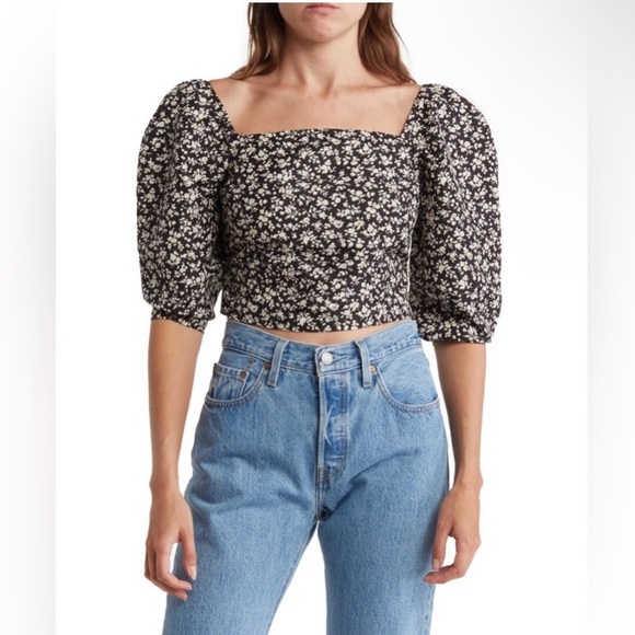 Levi's Tops - Levi’s Long Sleeve Flower Print Crop - NWT
